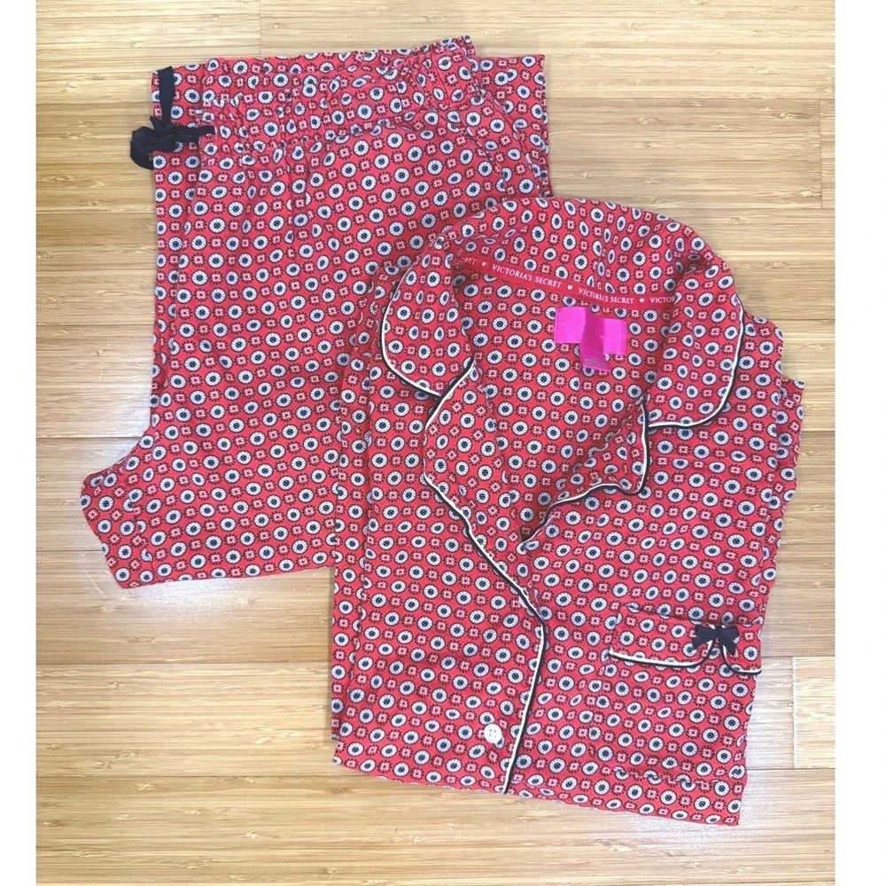 Victoria's Secret 2 pc Pajamas Medium Red Geometric‎ Cotton Cozy Loungewear